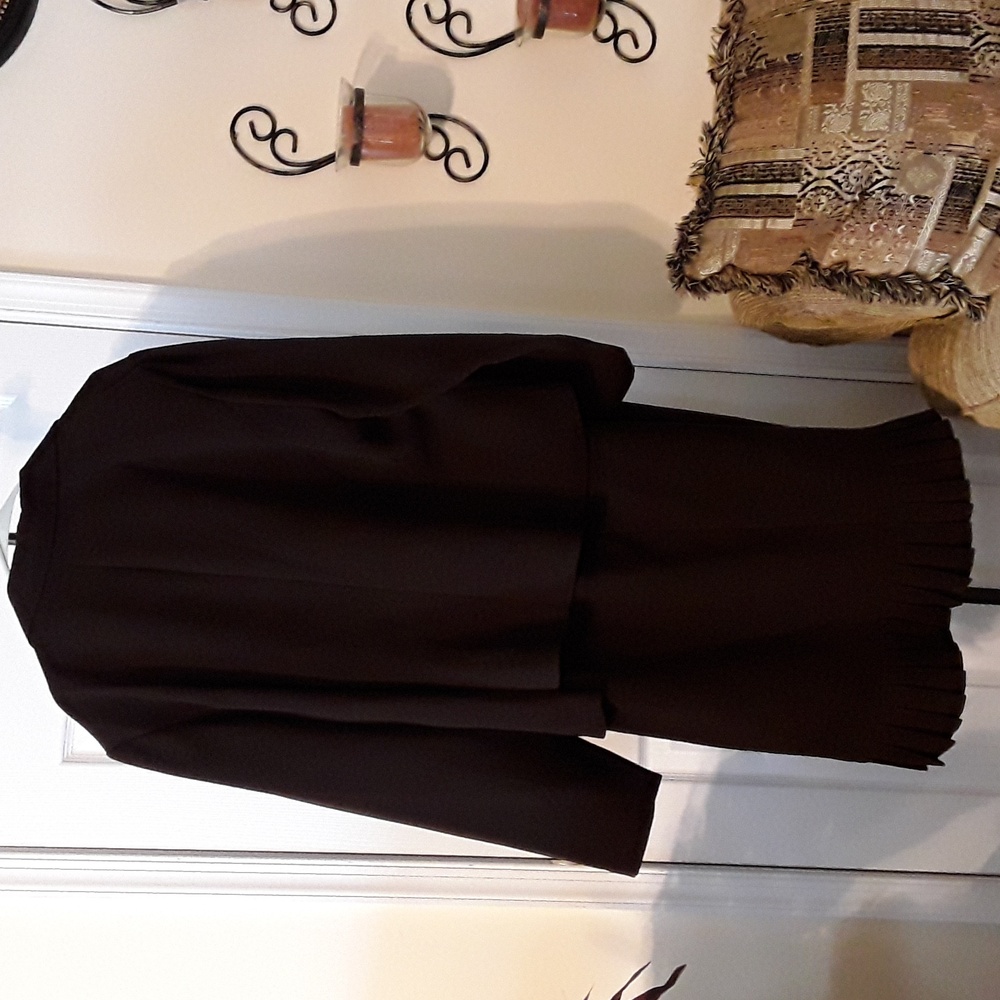 Suit - Picture 2 of 3